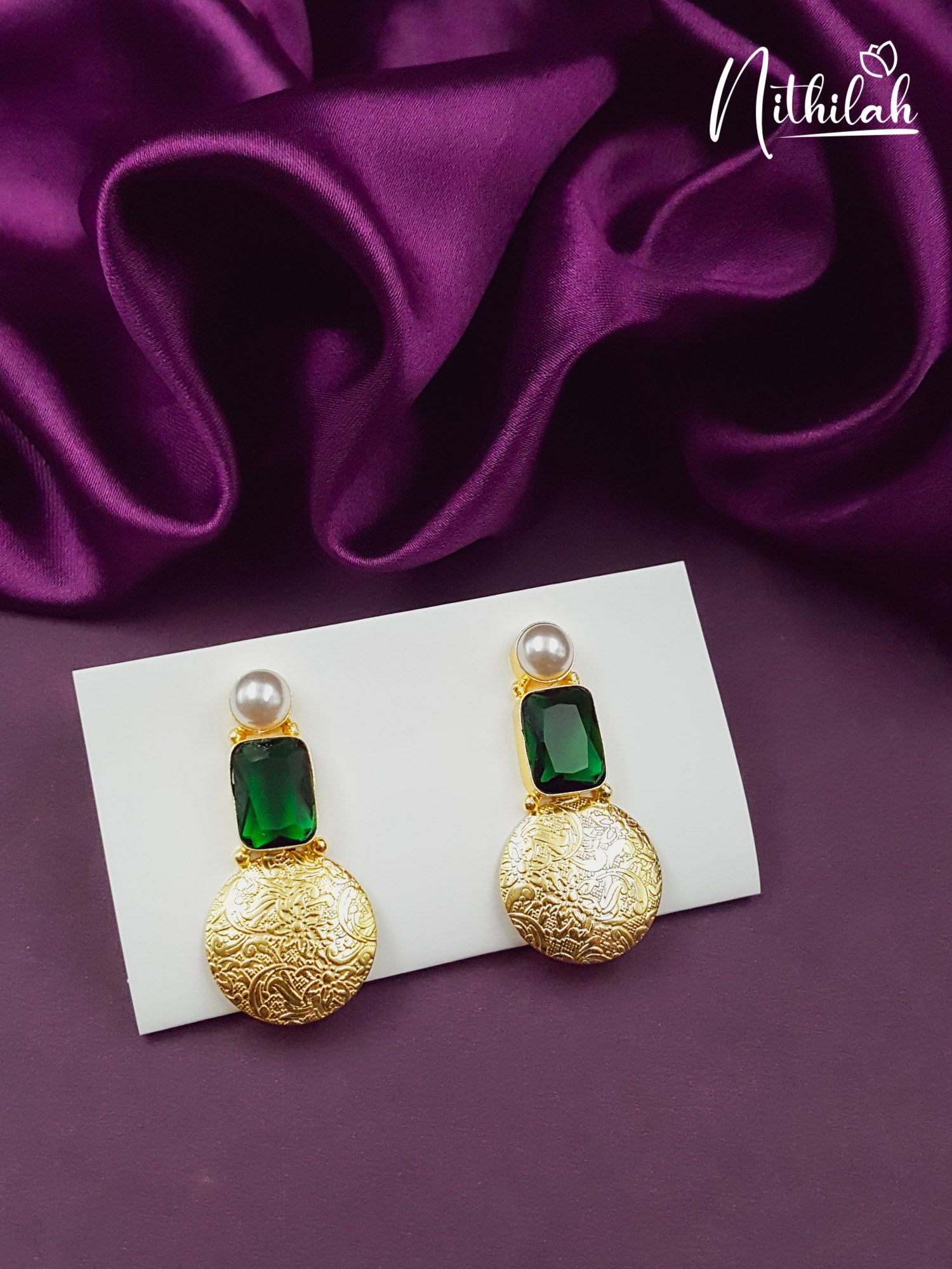 Green Quartz Embossed Circle Gold Earrings 