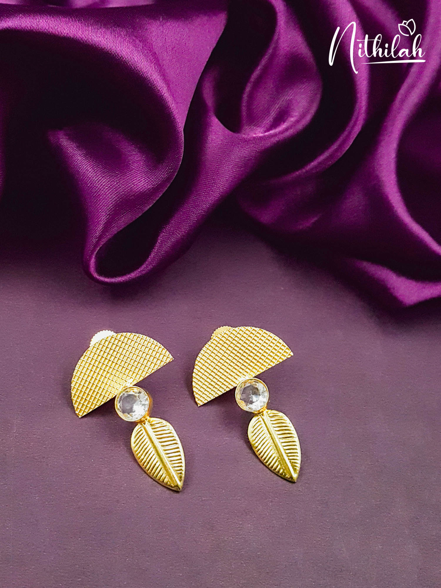 Hanging Leaf Design earrings 